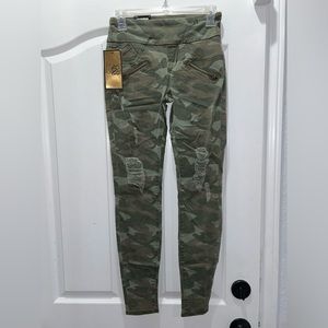 NEW Rock & Republic Denim RX pull on women’s jeans, army green, size 2M